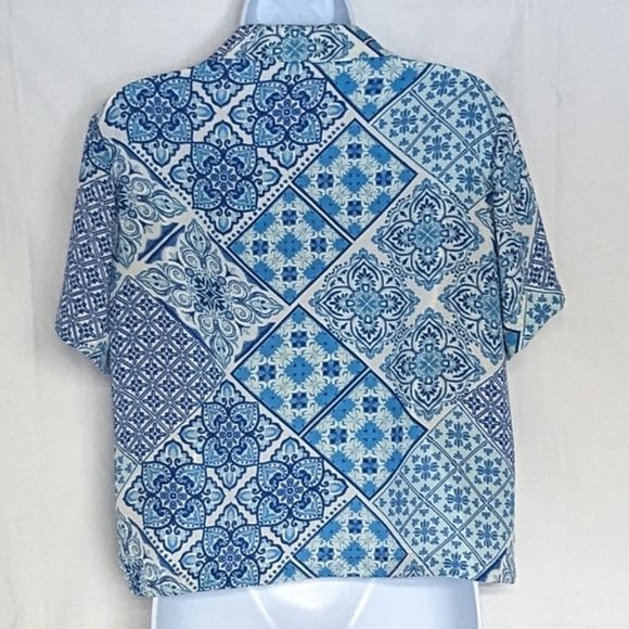 Loose-fitting v-neck button-front patterned blouse with collar Medium EUC - Picture 2 of 6